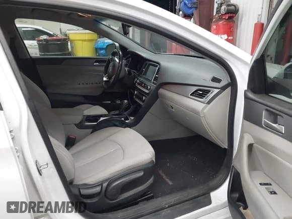 ✅ 2018 Hyundai Sonata Sport Plus • VIN: 5NPE34AF7JH607055 • Lot: 43617516. Listed on IAAI with 111,585 mi. Free auction sales archive from the USA and detailed vehicle history report at DreamBid. Image 5.