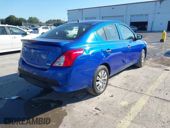 ✅ 2016 Nissan Versa SV • VIN: 3N1CN7AP7GL893089 • Lot: 43506852. Wystawiony na IAAI z przebiegiem 124 917 mil. Bezpłatny archiwum sprzedaży aukcyjnych z USA i szczegółowy raport historii pojazdu na DreamBid. Zdjęcie 4.