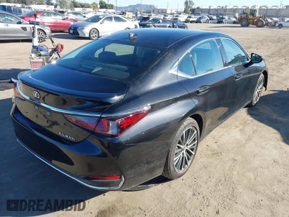 ✅ 2025 Lexus ES 300h • VIN: 58ADA1C19SU073926 • Lot: 43551675. Wystawiony na IAAI z przebiegiem 6 446 mil. Bezpłatny archiwum sprzedaży aukcyjnych z USA i szczegółowy raport historii pojazdu na DreamBid. Zdjęcie 4.