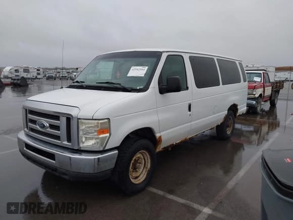 ✅ 2008 Ford Econoline Passenger XL • VIN: 1FBSS31L78DB31593 • Lot: 43542944. Wystawiony na IAAI z przebiegiem 261 325 mil. Bezpłatny archiwum sprzedaży aukcyjnych z USA i szczegółowy raport historii pojazdu na DreamBid. Zdjęcie 2.