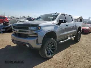 2021 Chevrolet Silverado 1500 RST z VIN 3GCUYEED1MG310162, wystawiony jako Copart lot #56568724 z przebiegiem 42 557 mil mil oraz Szkoda całkowita • Salvage title. Historia ofert i sprzedaży dostępna na DreamBid. Obrazek 1.