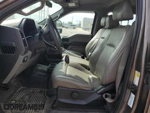 ✅ 2019 Ford F-450 XL • VIN: 1FT8W4DT8KEG69037 • Lot: 71048745. Wystawiony na Copart z przebiegiem 190 543 mil. Bezpłatny archiwum sprzedaży aukcyjnych z USA i szczegółowy raport historii pojazdu na DreamBid. Zdjęcie 7.