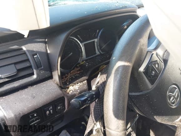 ✅ 2014 Toyota 4Runner SR5 • VIN: JTEBU5JR7E5176265 • Lot: 43271266. Listed on IAAI with Not provided. Free auction sales archive from the USA and detailed vehicle history report at DreamBid. Image 7.