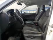 ✅ 2022 Volkswagen Tiguan SE • VIN: 3VV2B7AX2NM103918 • Lot: 88865235. Wystawiony na Copart z przebiegiem 45 035 mil. Bezpłatny archiwum sprzedaży aukcyjnych z USA i szczegółowy raport historii pojazdu na DreamBid. Zdjęcie 7.