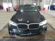 ✅ 2022 BMW 5 Series 530i xDrive • VIN: WBA13BJ0XNWX39450 • Лот: 70291355. Опубликован ранее на Copart с пробегом 50 084 миль. Бесплатный доступ к архиву аукционных продаж из США и подробный отчёт об истории автомобиля на DreamBid. Изображение 5.