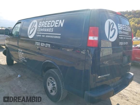 ✅ 2020 Chevrolet Express Cargo • VIN: 1GCWGAFP6L1154579 • Lot: 43452488. Listed on IAAI with 235,676 mi. Free auction sales archive from the USA and detailed vehicle history report at DreamBid. Image 3.