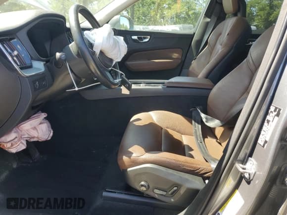 ✅ 2018 Volvo XC60 Momentum • VIN: YV4A22RK6J1032202 • Лот: 70463735. Опубликован ранее на Copart с пробегом 115 147 миль. Бесплатный доступ к архиву аукционных продаж из США и подробный отчёт об истории автомобиля на DreamBid. Изображение 7.