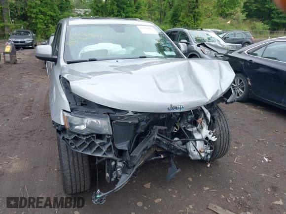 ✅ 2020 Jeep Grand Cherokee Laredo E • VIN: 1C4RJFAG3LC199485 • Lot: 42276411. Listed on IAAI with 109,489 mi. Free auction sales archive from the USA and detailed vehicle history report at DreamBid. Image 6.