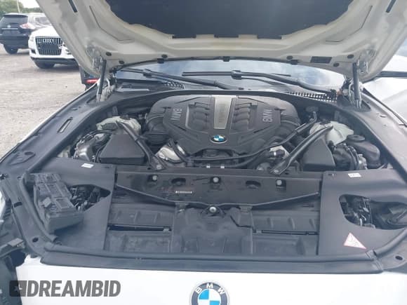 ✅ 2013 BMW 6 Series 650i xDrive • VIN: WBAYM1C58DDZ02668 • Lot: 41986512. Wystawiony na IAAI z przebiegiem 77 302 mil. Bezpłatny archiwum sprzedaży aukcyjnych z USA i szczegółowy raport historii pojazdu na DreamBid. Zdjęcie 10.