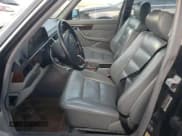 ✅ 1991 Mercedes-Benz 560 • VIN: WDBCA39E8MA567307 • Lot: 77488244. Wystawiony na Copart z przebiegiem 202 305 mil. Bezpłatny archiwum sprzedaży aukcyjnych z USA i szczegółowy raport historii pojazdu na DreamBid. Zdjęcie 7.