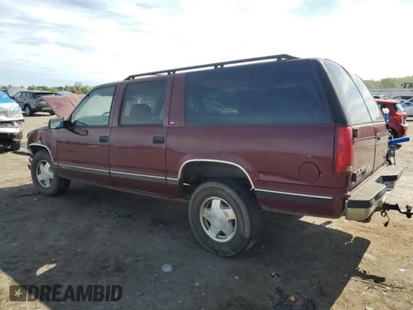 ✅ 1998 GMC Suburban • VIN: 3GKFK16R1WG503206 • Lot: 69802344. Wystawiony na Copart z przebiegiem 231 148 mil. Bezpłatny archiwum sprzedaży aukcyjnych z USA i szczegółowy raport historii pojazdu na DreamBid. Zdjęcie 2.