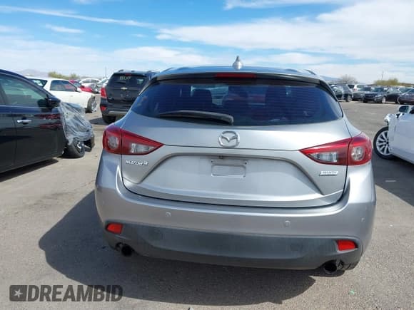 ✅ 2015 Mazda 3 S Grand Touring • VIN: JM1BM1M38F1256560 • Lot: 41655332. Wystawiony na IAAI z przebiegiem 121 179 mil. Bezpłatny archiwum sprzedaży aukcyjnych z USA i szczegółowy raport historii pojazdu na DreamBid. Zdjęcie 17.