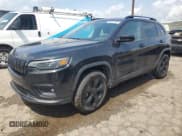 ✅ 2020 Jeep Cherokee Altitude • VIN: 1C4PJMLN5LD550818 • Lot: 60082645. Wystawiony na Copart z przebiegiem 121 428 mil. Bezpłatny archiwum sprzedaży aukcyjnych z USA i szczegółowy raport historii pojazdu na DreamBid. Zdjęcie 1.