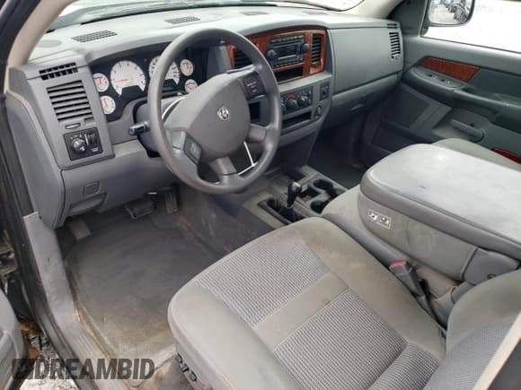 ✅ 2006 Dodge 2500 ST • VIN: 3D7KS26D26G187499 • Lot: 61605005. Wystawiony na Copart z przebiegiem 114 750 mil. Bezpłatny archiwum sprzedaży aukcyjnych z USA i szczegółowy raport historii pojazdu na DreamBid. Zdjęcie 8.