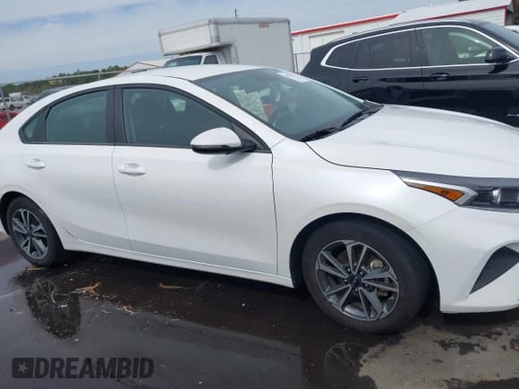 ✅ 2024 Kia Forte LXS • VIN: 3KPF24ADXRE793602 • Lot: 43424728. Wystawiony na IAAI z przebiegiem 55 369 mil. Bezpłatny archiwum sprzedaży aukcyjnych z USA i szczegółowy raport historii pojazdu na DreamBid. Zdjęcie 13.