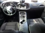 ✅ 2019 Dodge Challenger SXT • VIN: 2C3CDZGG2KH541630 • Lot: 49650123. Wystawiony na Copart z przebiegiem 108 294 mil. Bezpłatny archiwum sprzedaży aukcyjnych z USA i szczegółowy raport historii pojazdu na DreamBid. Zdjęcie 8.