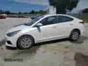 2018 Hyundai Accent SE z VIN 3KPC24A38JE018178, wystawiony jako Copart lot #69606814 z przebiegiem 79 780 mil mil oraz Szkoda całkowita • Salvage title. Historia ofert i sprzedaży dostępna na DreamBid. Obrazek 1.