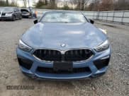 ✅ 2022 BMW M8 Competition • VIN: WBSDZ0C00NCJ20558 • Lot: 83057174. Wystawiony na Copart z przebiegiem Nie podano. Bezpłatny archiwum sprzedaży aukcyjnych z USA i szczegółowy raport historii pojazdu na DreamBid. Zdjęcie 5.