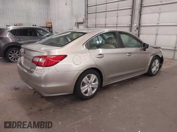 ✅ 2015 Subaru Legacy 2.5i • VIN: 4S3BNBA68F3020447 • Lot: 43270732. Wystawiony na IAAI z przebiegiem 116 563 mil. Bezpłatny archiwum sprzedaży aukcyjnych z USA i szczegółowy raport historii pojazdu na DreamBid. Zdjęcie 4.