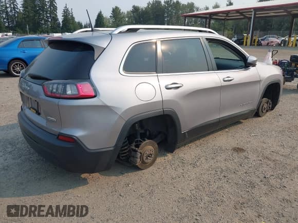 ✅ 2019 Jeep Cherokee Latitude Plus • VIN: 1C4PJMLB3KD288043 • Лот: 43130930. Опубликован ранее на IAAI с пробегом 193 872 миль. Бесплатный доступ к архиву аукционных продаж из США и подробный отчёт об истории автомобиля на DreamBid. Изображение 4.
