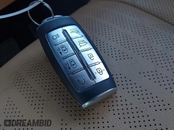 ✅ 2023 Genesis GV80 • VIN: KMUHCESC6PU128600 • Lot: 41179553. Wystawiony na IAAI z przebiegiem 33 225 mil. Bezpłatny archiwum sprzedaży aukcyjnych z USA i szczegółowy raport historii pojazdu na DreamBid. Zdjęcie 11.