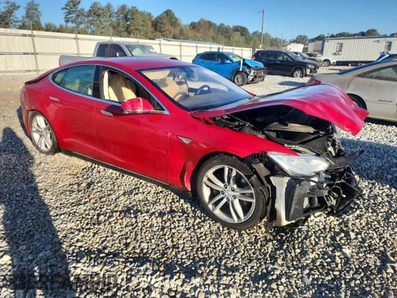 ✅ 2014 Tesla Model S 60 • VIN: 5YJSA1H12EFP55491 • Lot: 87484725. Wystawiony na Copart z przebiegiem 53 311 mil. Bezpłatny archiwum sprzedaży aukcyjnych z USA i szczegółowy raport historii pojazdu na DreamBid. Zdjęcie 4.