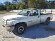 2001 Dodge 1500 z VIN 1B7HC16Y31S185082, wystawiony jako Copart lot #82000214 z przebiegiem 235 923 mil mil oraz Szkoda całkowita • Salvage title. Historia ofert i sprzedaży dostępna na DreamBid. Obrazek 1.