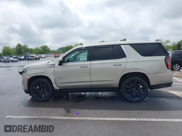 ✅ 2023 Chevrolet Tahoe High Country • VIN: 1GNSKTKL0PR214835 • Lot: 42347599. Wystawiony na IAAI z przebiegiem 53 799 mil. Bezpłatny archiwum sprzedaży aukcyjnych z USA i szczegółowy raport historii pojazdu na DreamBid. Zdjęcie 15.