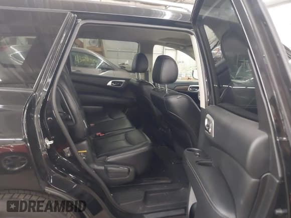 ✅ 2019 Nissan Pathfinder SV • VIN: 5N1DR2MM3KC651586 • Lot: 43351836. Wystawiony na IAAI z przebiegiem 85 912 mil. Bezpłatny archiwum sprzedaży aukcyjnych z USA i szczegółowy raport historii pojazdu na DreamBid. Zdjęcie 8.