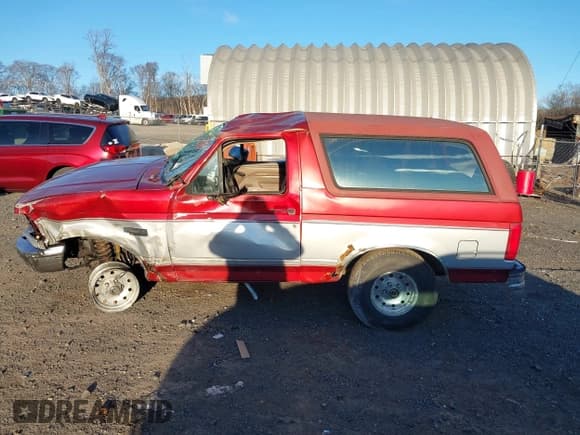✅ 1996 Ford Bronco XL • VIN: 1FMEU15N8TLA78223 • Lot: 41282315. Listed on IAAI with 212,299 mi. Free auction sales archive from the USA and detailed vehicle history report at DreamBid. Image 14.