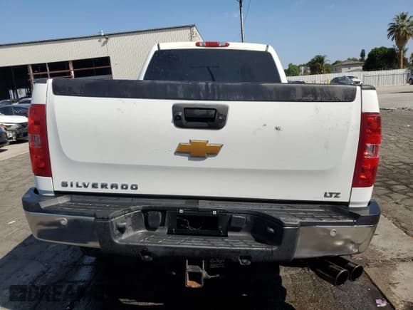 ✅ 2013 Chevrolet Silverado 2500HD LTZ • VIN: 1GC1KYCG3DF150824 • Lot: 71959145. Wystawiony na Copart z przebiegiem 131 186 mil. Bezpłatny archiwum sprzedaży aukcyjnych z USA i szczegółowy raport historii pojazdu na DreamBid. Zdjęcie 6.