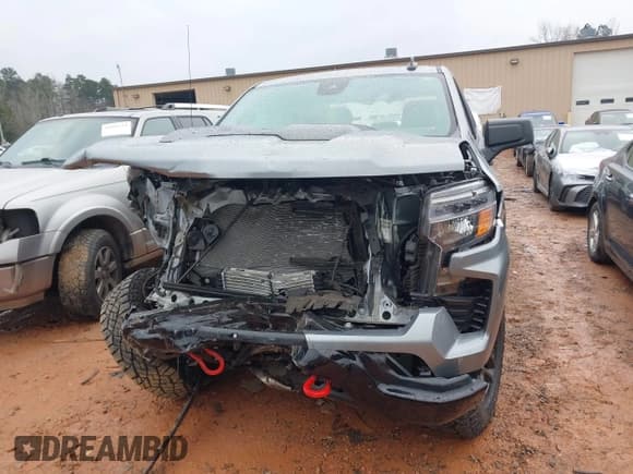 ✅ 2023 Chevrolet Silverado 1500 Custom Trail Boss • VIN: 3GCPDCEK0PG165602 • Lot: 41040300. Wystawiony na IAAI z przebiegiem 16 800 mil. Bezpłatny archiwum sprzedaży aukcyjnych z USA i szczegółowy raport historii pojazdu na DreamBid. Zdjęcie 12.