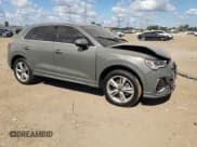 ✅ 2022 Audi Q3 S line Premium Plus • VIN: WA1EECF37N1065210 • Lot: 81766665. Wystawiony na Copart z przebiegiem 49 927 mil. Bezpłatny archiwum sprzedaży aukcyjnych z USA i szczegółowy raport historii pojazdu na DreamBid. Zdjęcie 4.