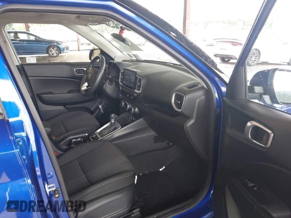 ✅ 2025 Hyundai Venue SEL • VIN: KMHRC8A32SU362585 • Lot: 42472883. Listed on IAAI with 3,133 mi. Free auction sales archive from the USA and detailed vehicle history report at DreamBid. Image 5.