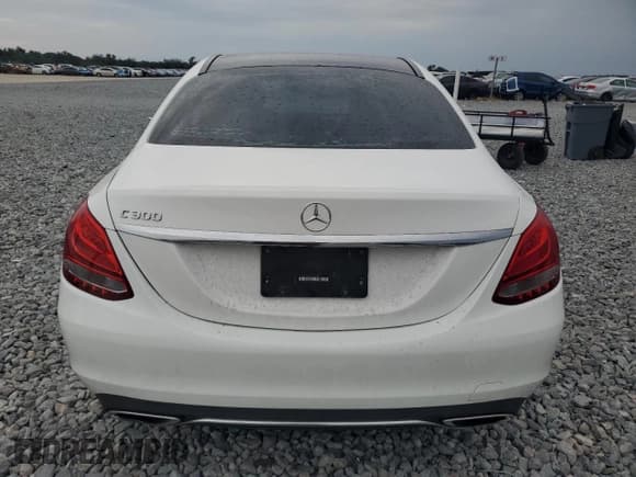 ✅ 2017 Mercedes-Benz C 300 • VIN: 55SWF4JB2HU205198 • Lot: 91368705. Wystawiony na Copart z przebiegiem 105 223 mil. Bezpłatny archiwum sprzedaży aukcyjnych z USA i szczegółowy raport historii pojazdu na DreamBid. Zdjęcie 6.