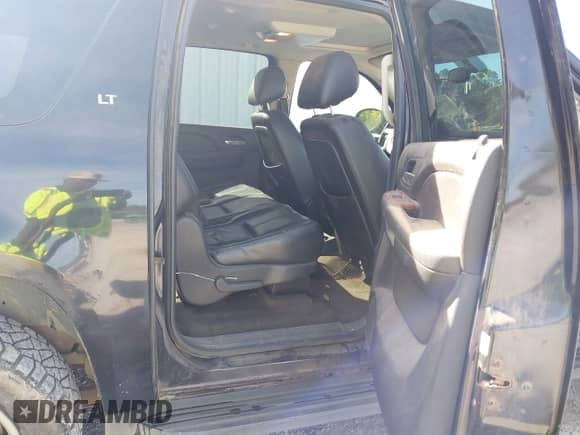 2011 Chevrolet Suburban LT z VIN 1GNSKJE33BR105732, wystawiony jako IAAI lot #43518190 z przebiegiem 181 775 mil mil oraz . Historia ofert i sprzedaży dostępna na DreamBid. Obrazek 8.