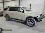 2024 Chevrolet Tahoe LT z VIN 1GNSKNKD0RR251455, wystawiony jako Copart lot #57043125 z przebiegiem 8 530 mil mil oraz Szkoda całkowita • Salvage title. Historia ofert i sprzedaży dostępna na DreamBid. Obrazek 4.