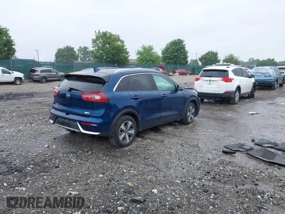 ✅ 2017 Kia Niro EX • VIN: KNDCC3LC8H5049151 • Lot: 42604022. Wystawiony na IAAI z przebiegiem 96 859 mil. Bezpłatny archiwum sprzedaży aukcyjnych z USA i szczegółowy raport historii pojazdu na DreamBid. Zdjęcie 4.