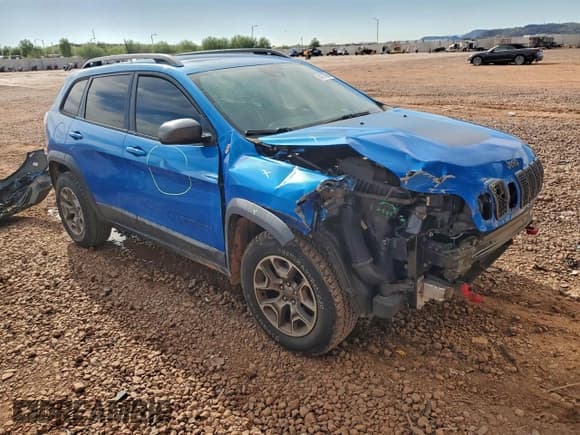 ✅ 2020 Jeep Cherokee Trailhawk Elite • VIN: 1C4PJMBN7LD655510 • Lot: 94277065. Wystawiony na Copart z przebiegiem 40 518 mil. Bezpłatny archiwum sprzedaży aukcyjnych z USA i szczegółowy raport historii pojazdu na DreamBid. Zdjęcie 4.