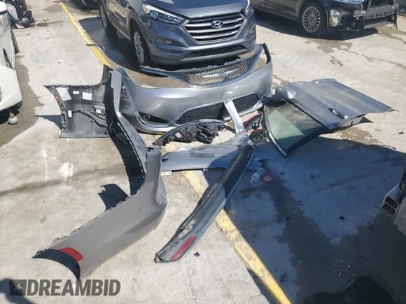 ✅ 2020 Chrysler Pacifica Touring L • VIN: 2C4RC1BG1LR272324 • Lot: 86090015. Listed on Copart with 108,851 mi. Free auction sales archive from the USA and detailed vehicle history report at DreamBid. Image 13.