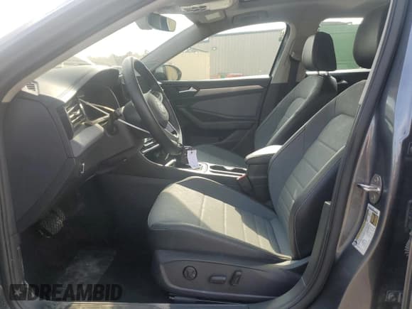 ✅ 2025 Volkswagen Jetta SE • VIN: 3VW7X7BUXSM015282 • Лот: 93864515. Опубликован ранее на Copart с пробегом 30 170 миль. Бесплатный доступ к архиву аукционных продаж из США и подробный отчёт об истории автомобиля на DreamBid. Изображение 7.