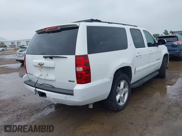 ✅ 2008 Chevrolet Suburban 2LT • VIN: 3GNFC16038G200142 • Lot: 42174897. Listed on IAAI with 84,318 mi. Free auction sales archive from the USA and detailed vehicle history report at DreamBid. Image 4.