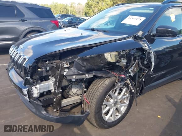 ✅ 2016 Jeep Cherokee Sport • VIN: 1C4PJMAB4GW286087 • Lot: 43340475. Listed on IAAI with 101,228 mi. Free auction sales archive from the USA and detailed vehicle history report at DreamBid. Image 6.