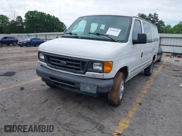 ✅ 2005 Ford Econoline Passenger XL • VIN: 1FBNE31L35HB11236 • Lot: 42590942. Wystawiony na IAAI z przebiegiem 149 239 mil. Bezpłatny archiwum sprzedaży aukcyjnych z USA i szczegółowy raport historii pojazdu na DreamBid. Zdjęcie 17.