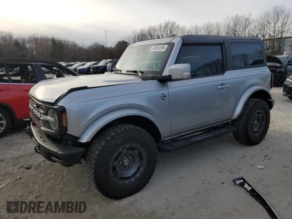 ✅ 2021 Ford Bronco • VIN: 1FMDE5CH3MLA63076 • Lot: 83651594. Wystawiony na Copart z przebiegiem 25 137 mil. Bezpłatny archiwum sprzedaży aukcyjnych z USA i szczegółowy raport historii pojazdu na DreamBid. Zdjęcie 1.