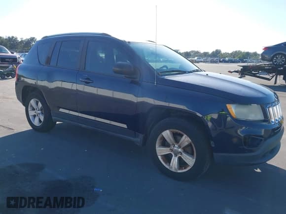 ✅ 2012 Jeep Compass Latitude • VIN: 1C4NJCEBXCD665659 • Lot: 43720610. Wystawiony na IAAI z przebiegiem 240 624 mil. Bezpłatny archiwum sprzedaży aukcyjnych z USA i szczegółowy raport historii pojazdu na DreamBid. Zdjęcie 1.