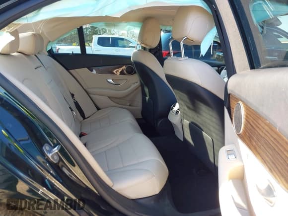 ✅ 2019 Mercedes-Benz C 300 • VIN: 55SWF8DB5KU311316 • Lot: 41650068. Listed on IAAI with 68,399 mi. Free auction sales archive from the USA and detailed vehicle history report at DreamBid. Image 8.
