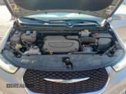 ✅ 2021 Chrysler Pacifica Hybrid Touring L • VIN: 2C4RC1L73MR594706 • Лот: 69829955. Опубликован ранее на Copart с пробегом 70 903 миль. Бесплатный доступ к архиву аукционных продаж из США и подробный отчёт об истории автомобиля на DreamBid. Изображение 12.