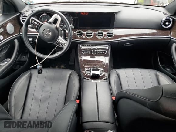 ✅ 2019 Mercedes-Benz E 450 • VIN: WDDZF6JB6KA493873 • Lot: 57777785. Wystawiony na Copart z przebiegiem Nie podano. Bezpłatny archiwum sprzedaży aukcyjnych z USA i szczegółowy raport historii pojazdu na DreamBid. Zdjęcie 8.
