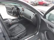 ✅ 2017 Audi A3 Premium Plus • VIN: WAUJ8GFF9H1057303 • Lot: 43555940. Wystawiony na IAAI z przebiegiem 103 420 mil. Bezpłatny archiwum sprzedaży aukcyjnych z USA i szczegółowy raport historii pojazdu na DreamBid. Zdjęcie 5.